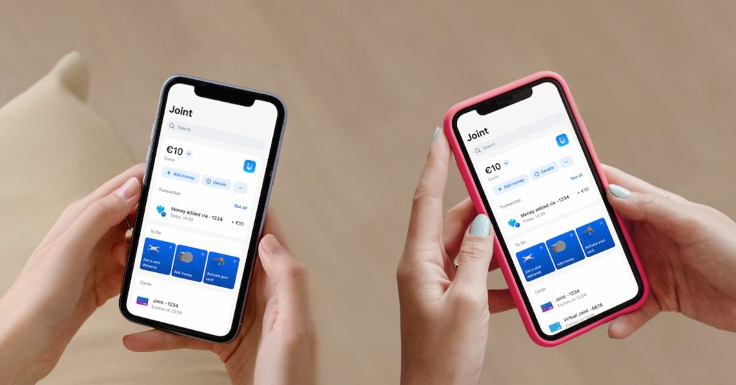 two people using revolut joint accounts